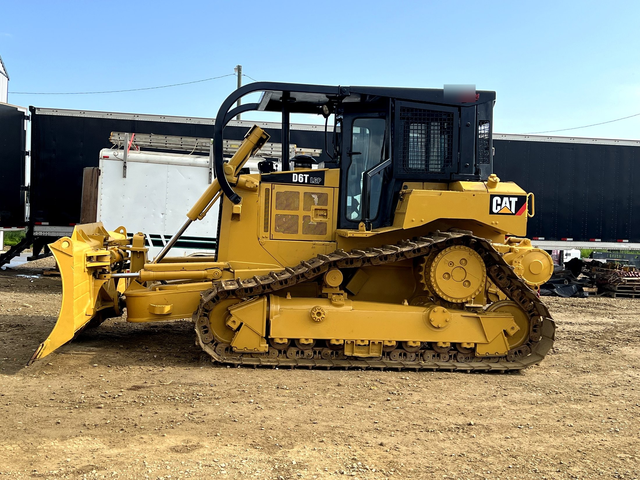 Caterpillar D6T LGP crawler dozer