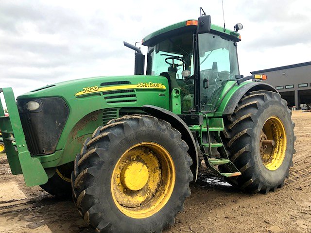 John Deere 7920 row-crop tractor